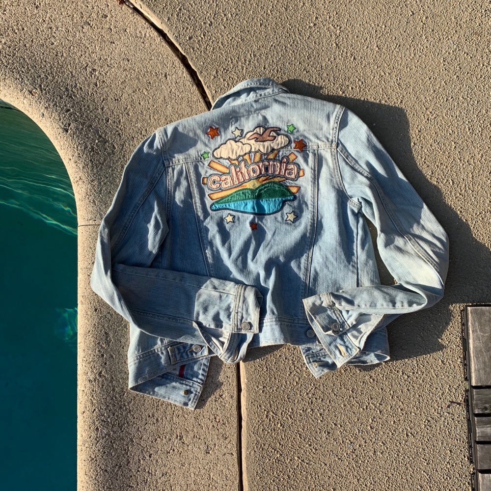 Adorable Hollister Jean Jacket w/embroidered patch